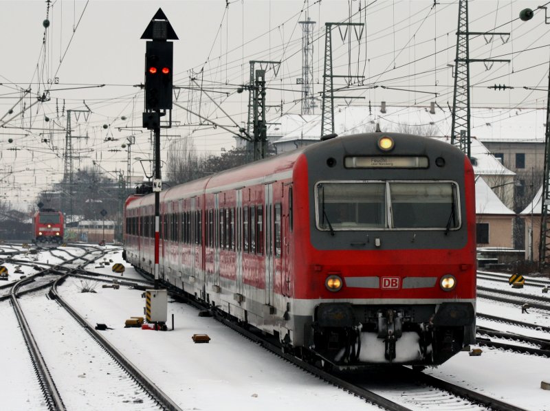 Die S Bahn nach Feucht am 20.02.2009 bei der Einfahrt auf Gleis 3 in Nrnberg Hbf. 