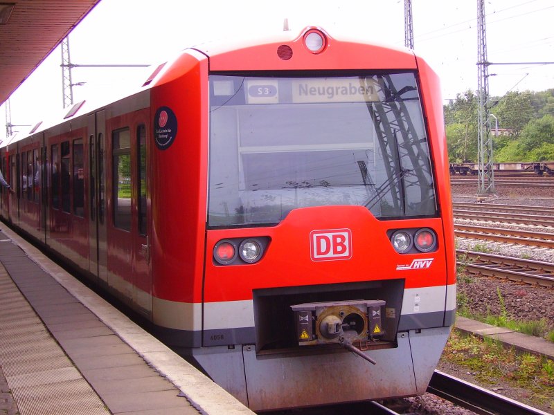 Die S3 nach Neugraben ist in Hamburg-Wilhelmsburg angekommen. 01.07.07