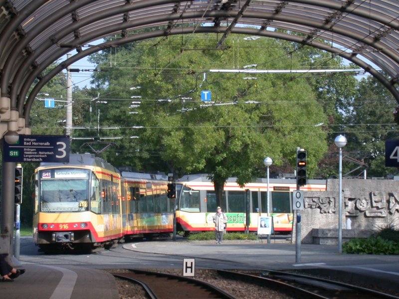 Die S41 verlsst den Albtalbahnhof Richtung Karlsruhe Hbf (12.06.2006)