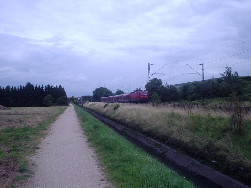 Die S8 auf dem Streckenabschnitt Mnchengladbach - Neuss in 
MG-Lrrip.