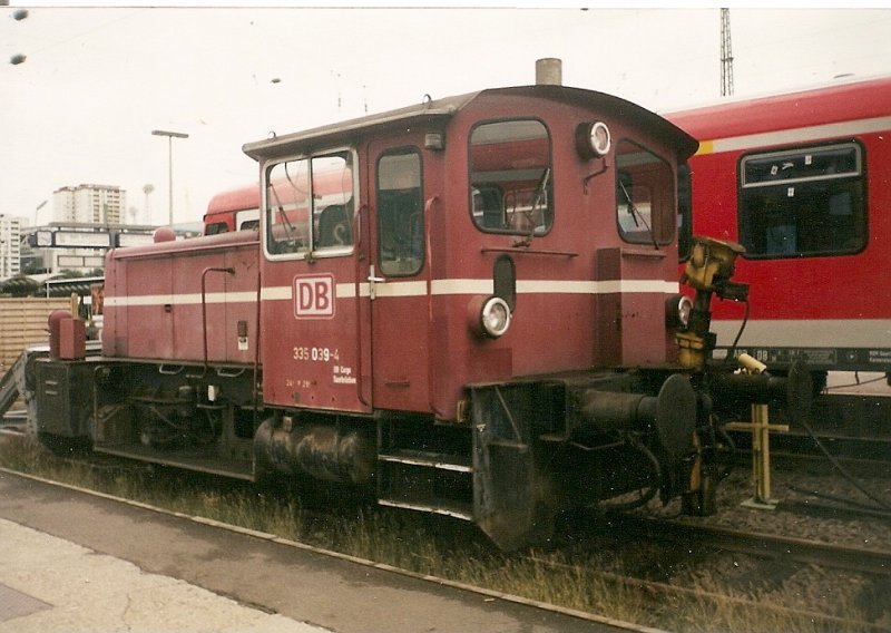 Die Saarbr�cker 335 039 im Oktober 2000 im Bh Kaiserslautern.