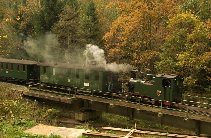 Die s�chsische IK No 54 ist am 10.10.09 zwischen Schmalzgrube und Steinbach unterwegs. 