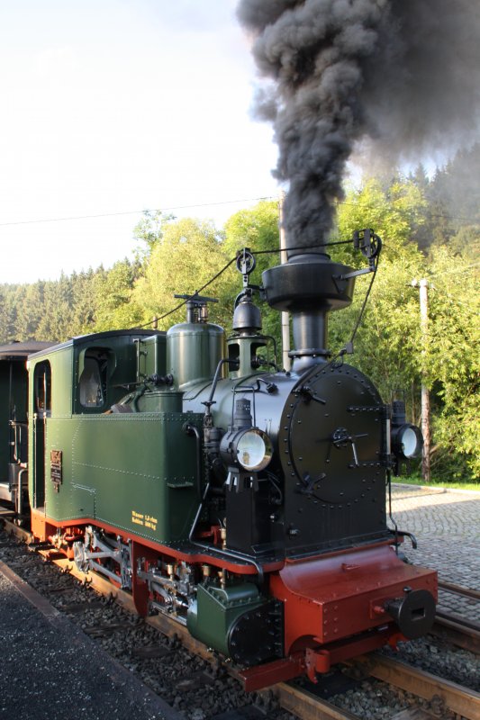 Die schsische Nachbau IK 54 war am Abend des 15.07.09 auf Testfahrt unterwegs. Hier beim Dampf kochen im Bahnhof Schmalzgrube.