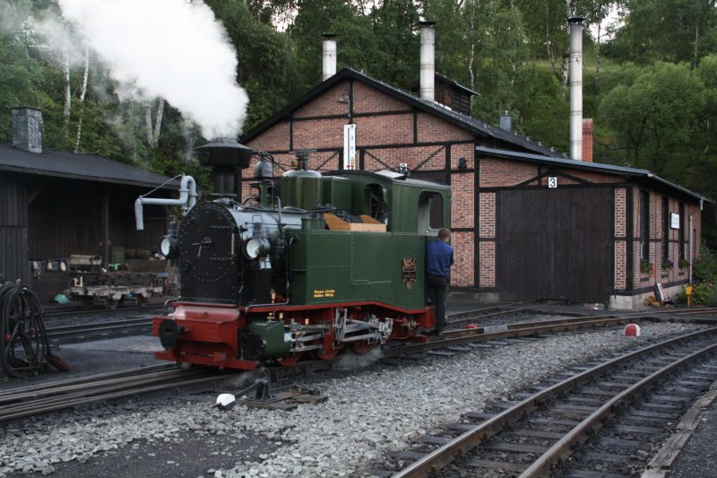 Die schsische Nachbau IK 54 macht sich am Abend des 15.07.09 auf dem Weg nach Schlssel zur nchsten Testfahrt.