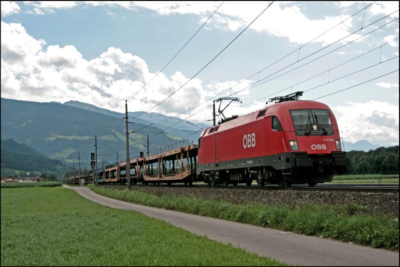Die saubere Wiener 1116 230 bringt leere Autotransporter von Buchs(SG) (?) in Richtung Wrgl. (08.07.2008)
