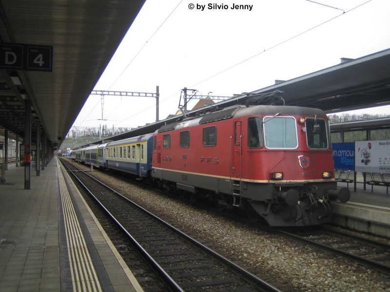 Die von den SBB gemietete Re 4/4'' 11252 steht am 23.4.08 mit dem RE  3265 nach Brig (via Ltschberg, Bergstrecke) in Spiez. Gemss einer Mietklausel zwischen der bls und SBB Cargo drfen die gemieteten Re2 nur vor RE's eingesetzt werden.