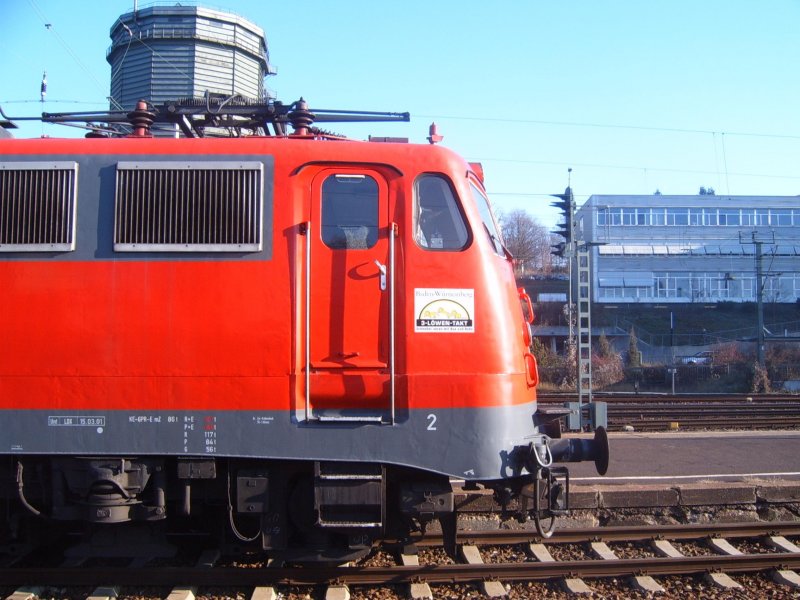 Die  Schnauze  der Bgelfalten-Baureihe 110. Die 110 474-4 hier fhrt stndig fr die RegionalBahn Aalen-Donauwrth, ist aber in Stuttgart HBF beheimatet. Foto: Aalen, den 27.12.06.