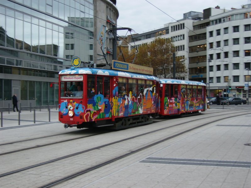 Die sch�nste Tram in Frankfurt,..nein die sch�nste auf der Welt,am 24.11.2006 am Willi-Brand-Platz.