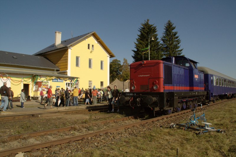 Die Schublok 716 505-3 (ex DR V60) am 26.09.2009 im Bahnhof Horny Blatna (Bergstadt Platten).