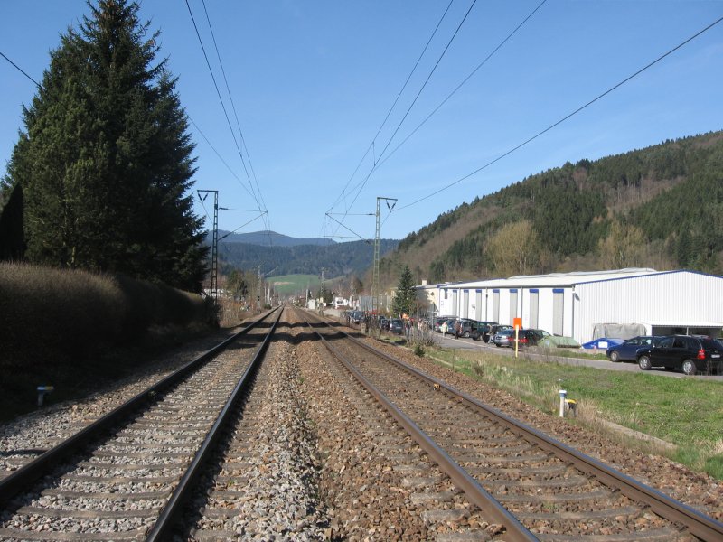 Die Schwarzwaldbahn bei Hausach am 11.3.07 fotografiert vom B km 35,9  aus.