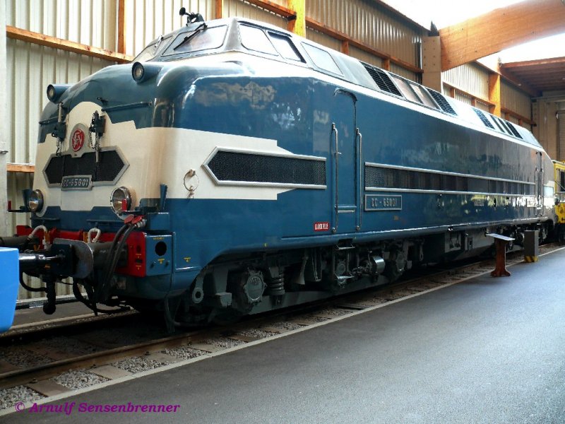 Die sechsachsige Grodiesellok CC-65001 wurde 1957 gebaut. Diese Baureihe umfasste zwanzig Lok, die bei der SNCF zuerst als 060 DB 1-20 und spter als CC 65001-65020 bezeichnet wurden. Aufgrund ihres Aussehens erhielten sie den Spitznamen U-Boote (Sous-Marins).

Eisenbahnmuseum Mulhouse
21.05.2007
