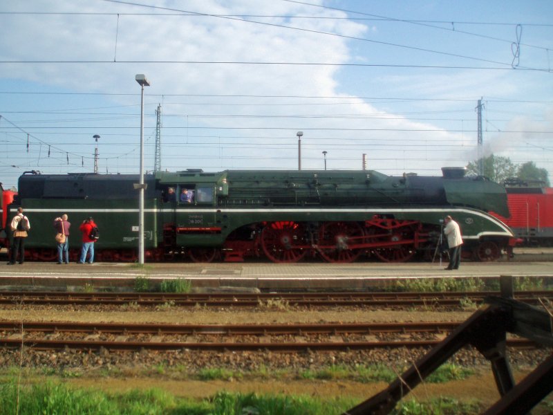 Die Seitenansicht der 18 201 .