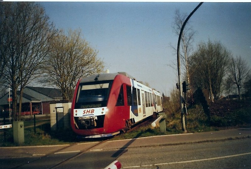 Die SHB setzt zwischen Heide und Neumnster LINT-Triebwagen ein.Im Mai 2007 habe ich einen LINT-Triebwagen bei der Einfahrt in Hohenwestedt fotografiert.