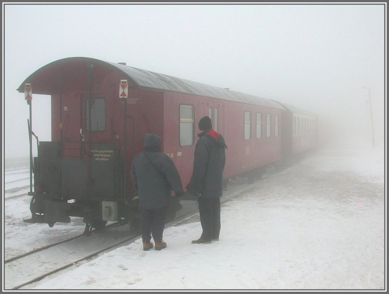 Die Sicht auf dem Brocken betr�gt knapp zwei Wagenl�ngen. 13.12.2006