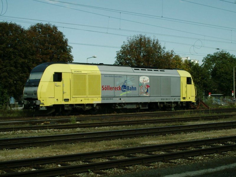 Die Siemens Dispolok ER 20-004 fr die Sllecker Bahn Oberstdorf stand einige Zeit am Welser Hauptbahnhof abgestellt. Man beachte die beiden Murmeltiere an der Seite:  Ist tlli bei Slli 