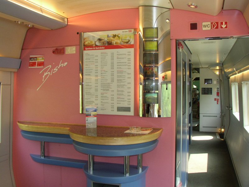 Die Speisekarte sowie 6 unterhaltungsprogramme im BordBistro eines ICE 2! Das der Bistrobereich keine Sitzpltze hat, finde ich nicht so gut. Am besten sind da die redesignten BordBistro´s der ICE 1!     24.07.06