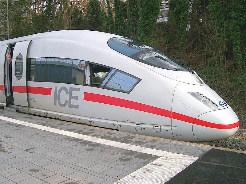 Die Spitze einer 406(ICE3). Aufgenommen im Januar 2007 im Aachener Hbf.