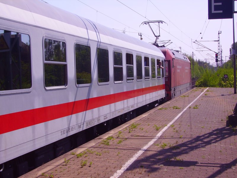 Die Spitze des IC 1971 beim Halt in Elmshorn. 27.04.07
