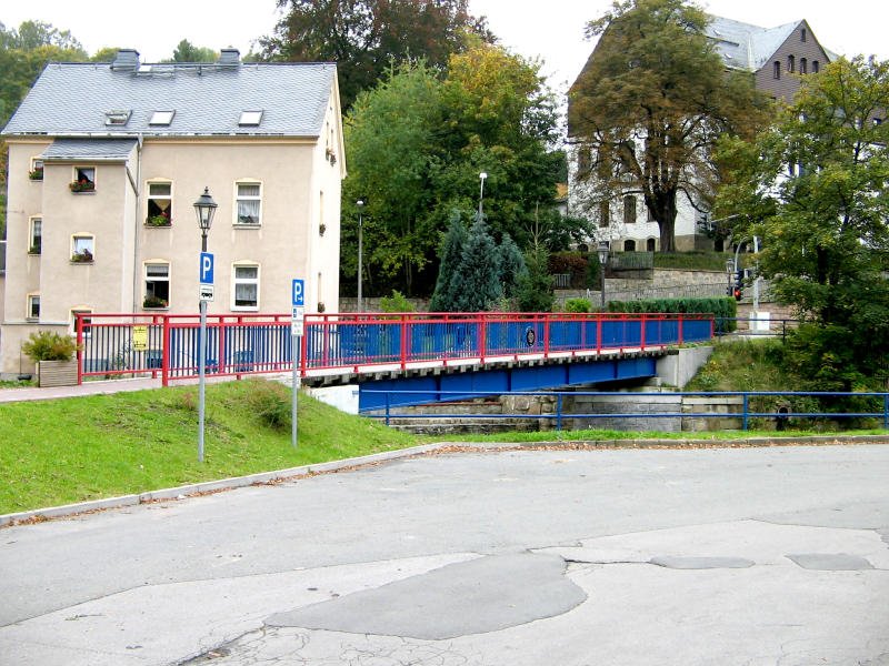 Die Stadt Schwarzenberg hat die ehemalige Bahnbrcke ber das Schwarzwasser oberhalb des Schlobergtunnels grndlich sanieren lassen. Sie dient jetzt dem Fussgngerverkehr, 03.10.07