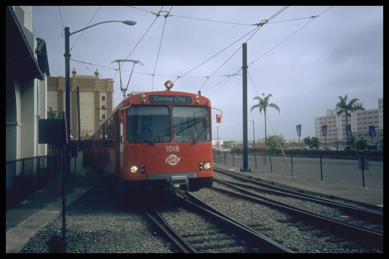 Die Stadtbahnwagen in San Diego stammen aus deutscher Produktion und wurden bei Linke-Hoffman-Busch in Salzgitter gefertigt. Eine Linie fhrt bis zur mexikanischen Grenze nach Tihuana. Hinweis: eingescanntes Dia