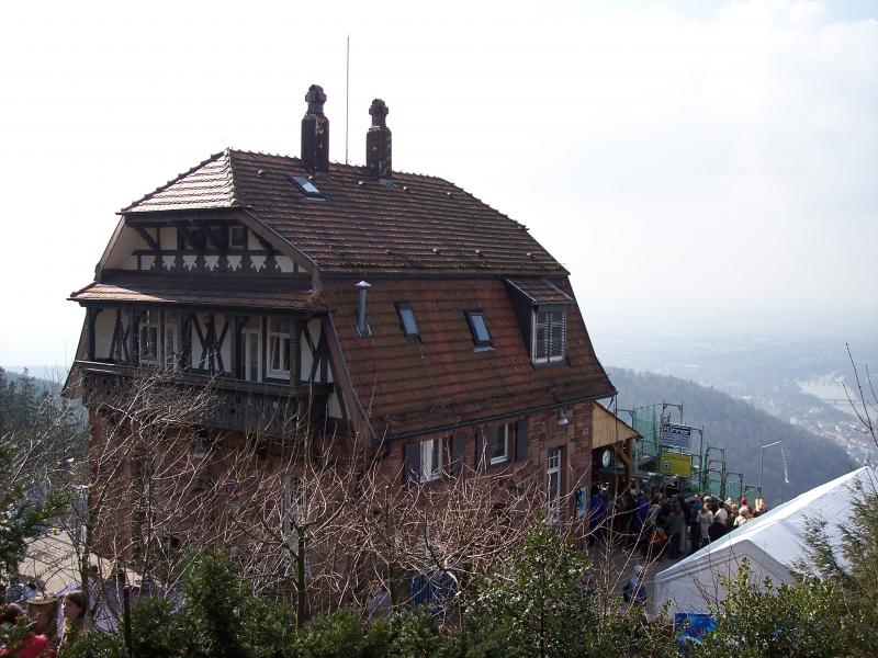 Die Station Knigsstuhl wenn man genau hinguckt sieht man die Menschenmenge.Am 23.3.2005