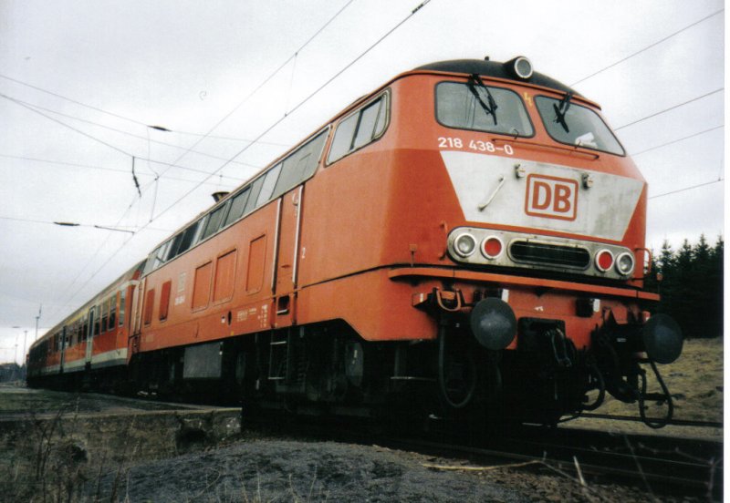 Die Stendaler 218 438 kurz vor der Abfahrt Ihrer RB 37665 nach Halberstadt. Elbingerode am 19.04.2002