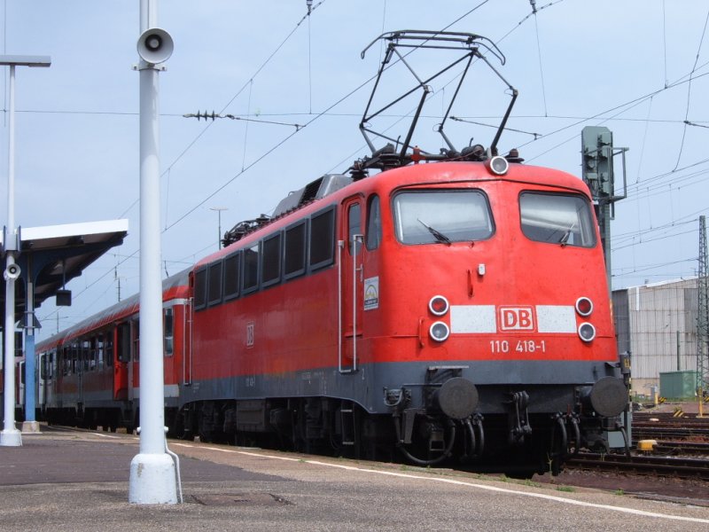 Die Stuttgarter 110 418-1 am 26.05.07 auf Gleis 5 des Aalener Bahnhofs. Bald wird sie uns verlassen...