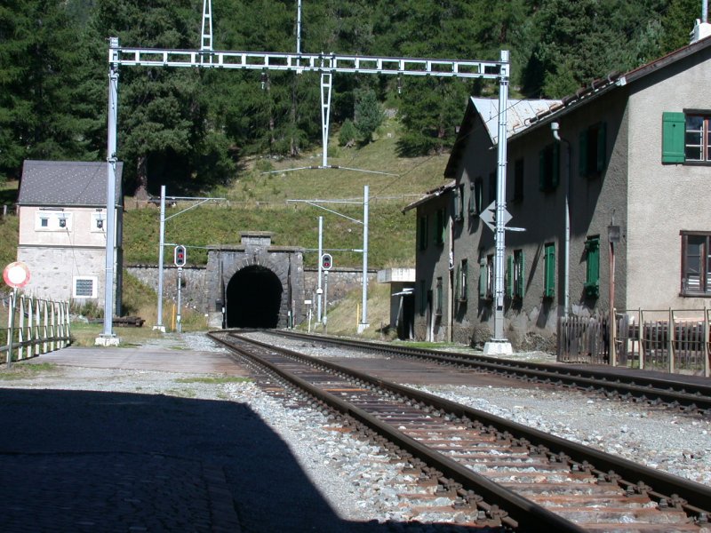 Die sdliche Tunnelausfahrt des 6,5km langen Albulatunnels in Spinas. (04.09.2003)