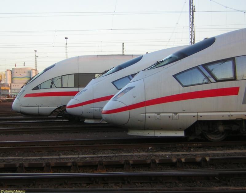Die Supernasen: 415 003, 406 052 und 406 004 (von links nach rechts betrachtet) am 20.03.2006 sehr fotogen aufgereiht in der Abstellgruppe des BW Frankfurt am Main.