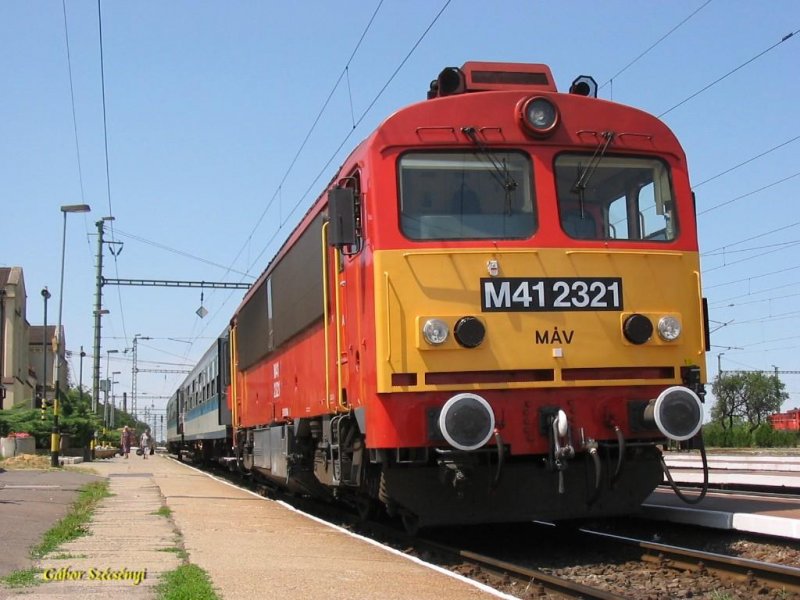 Die in Szolnok remotorisierte MV M41 2321 wartet im Bf. Pspkladny am 03.07.2007.