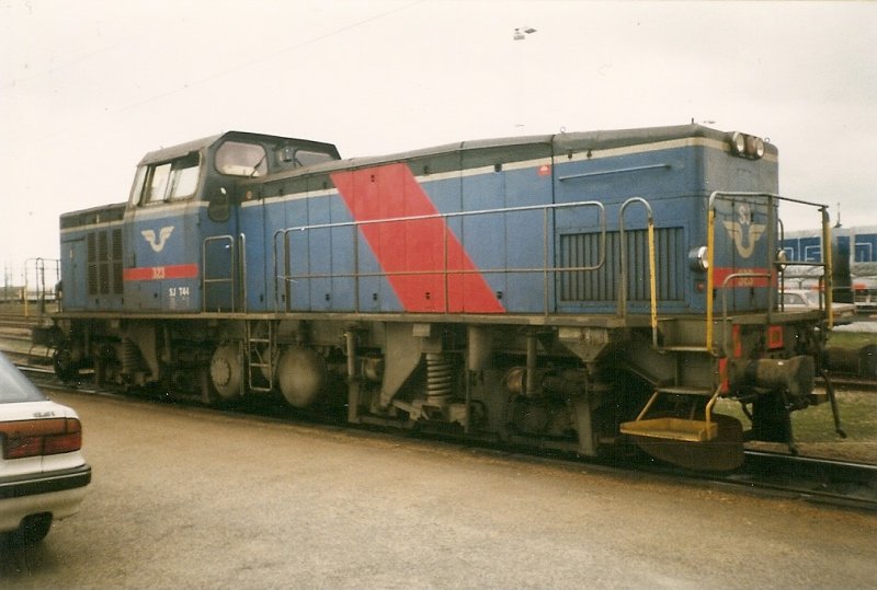 Die T44 sind die Rangierloks und die einzige Streckendiesellok Schwedens.Hier ist die T44 323 in Trelleborg im Einsatz.