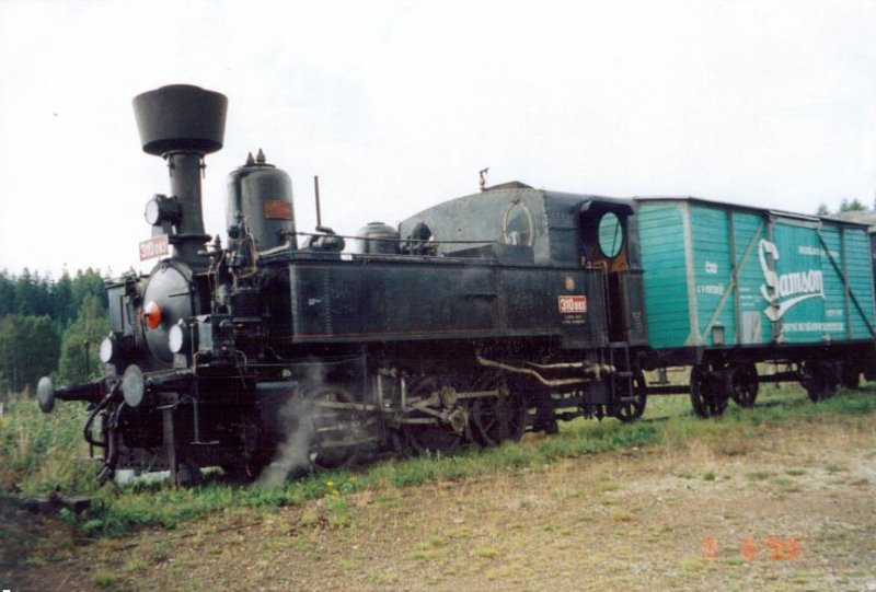 Die Tschechische Dampflok BR 310 mit einm Musemumszug am 06.09.1998