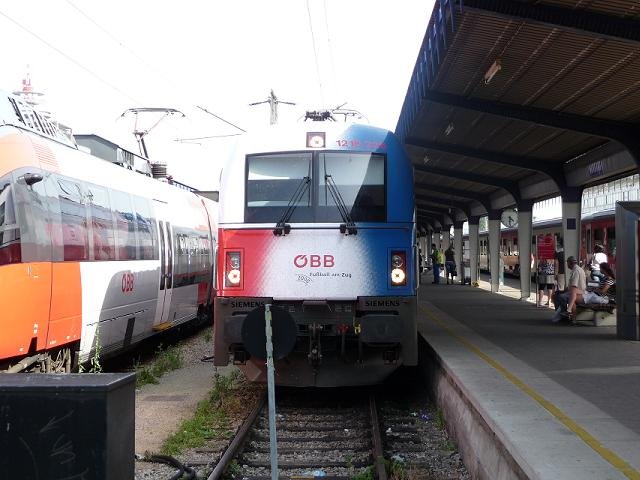 Die Tschechische EM Taurus 1216 226-1  am 25.6.2008 am WienerS�dbahnhof (ost).Der Zug kam von Brno