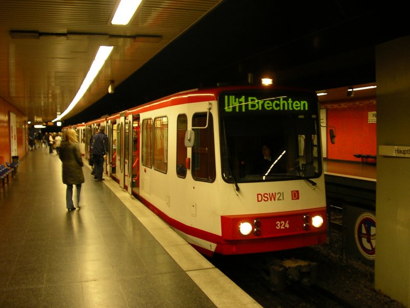 Die U 41 der DSW von Dortmund-Hrde nach Brechten im Untergrund des Dortmunder Hbf`s.(26.01.2008) 