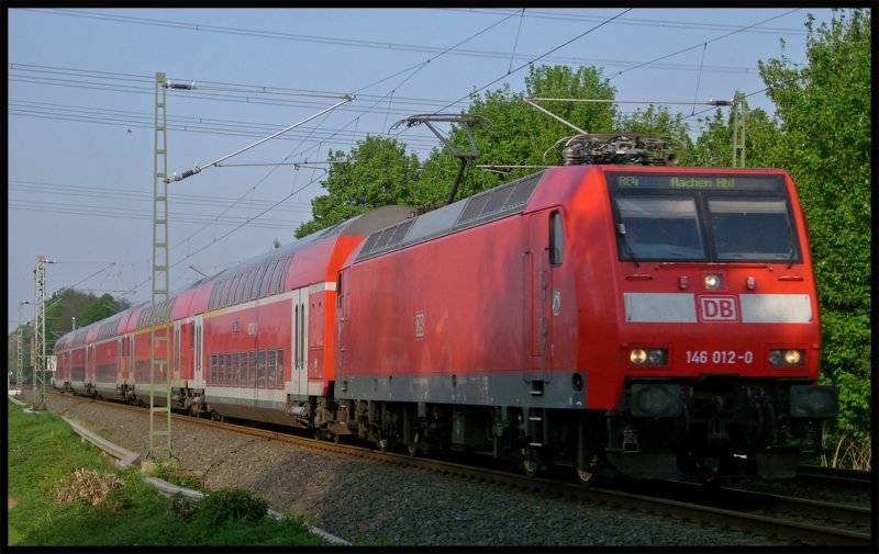 DIE berraschung schlecht hin! Vor  verwunderung  ber diese Lok hab ich sogar noch zuspt abgedrckt :( 146 012 mit dem  Wupper-Express  RE10426 am ehem. B km 28.899. Leider kam der entsprechende gegenzug, RE10435, wieder mit 111er bespannung zurck. 20.4.2009