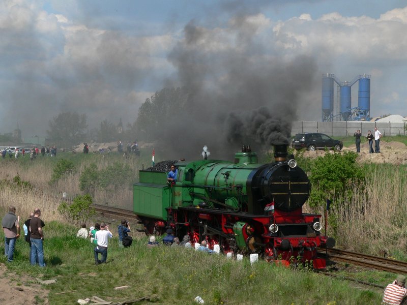 Die ungarische 109 109 auf der Dampflokparade am 3.5.2008
