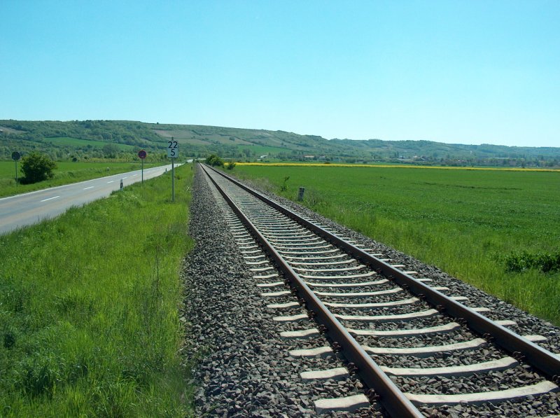 Die Unstrutbahn zwischen Vitzenburg und Karsdorf; 10.05.2008
