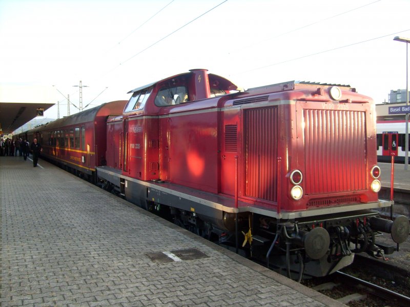 Die V 100 2335 am 21.10.2008 in Basel Bad Bahnhof.
Auf der rckfahrt von Heilbronn nach Haltingen
