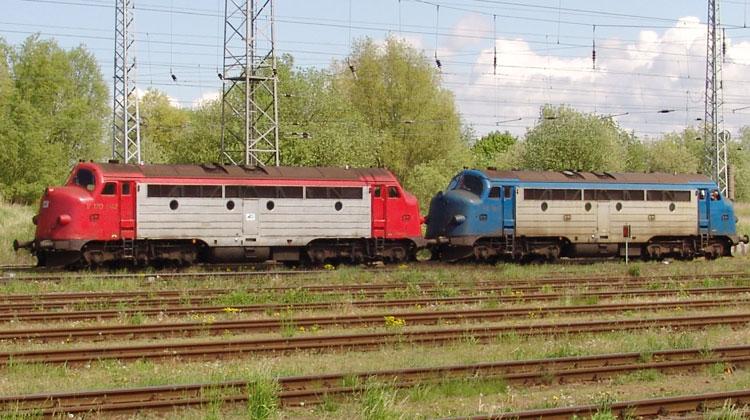 Die V170 beim Rangieren im Cargo-Bahnhof Rostock-Seehafen Hhe Aufsicht.(18.05.05)