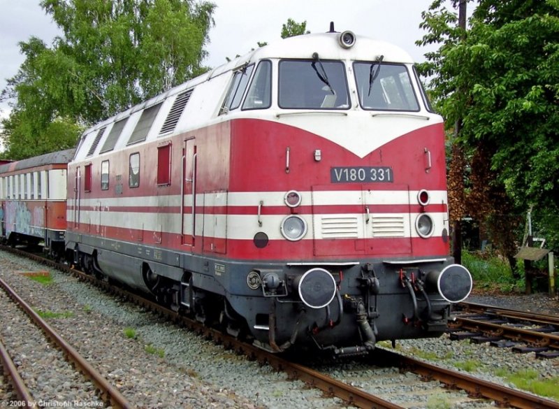 Die V180 331 von der Firma TLG steht an dem schnen 02.08.06 in Klostermansfeld.