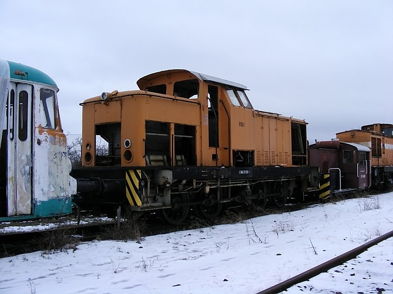 Die V60.1 der R&S - Rail & Service GmbH dient als Ersatzteilspender fr die MaLoWa in Klostermansfeld. Die Lok wurde 1970 an den VEB Kali- und Steinsalzbetrieb Saale in Bernburg als Werklok 3 ausgeliefert. Aufgenommen am 20.2.2009.