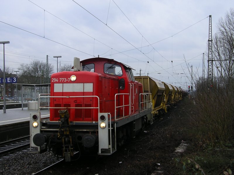 Die V90 294 773-7 Rangierfahrt durch den Bochumer HBF. nach 
Bochum Langendreer.(26.02.2008)