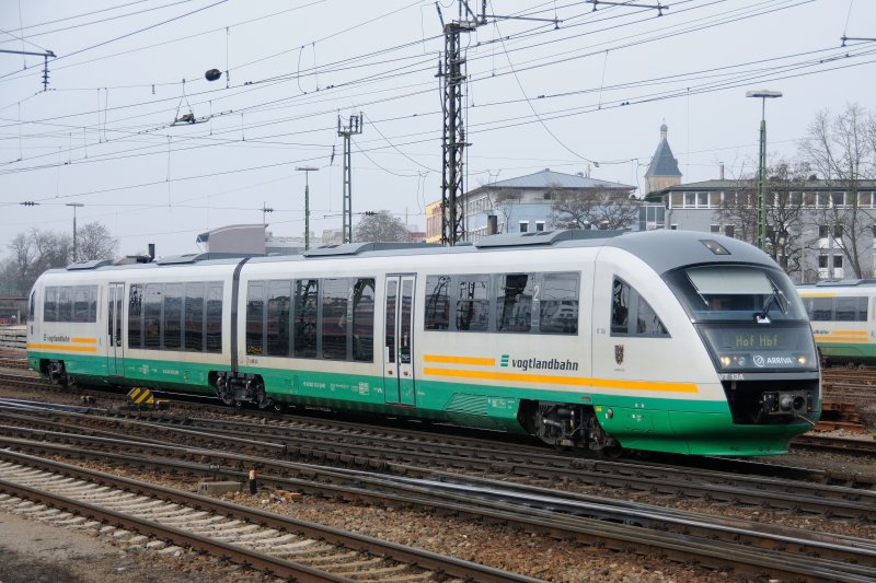  Die Vogtlandbahn  htte auch das Motto des Bahnbilder-Treffens in Regensburg sein knnen. Da Stefan Wohlfahrt  Vogtlandbahn  wohl zu lang erschien, kreirte er kurzerhand das  Bahnbilderwort von Regensburg 2009 : ...VOGELZUG... und kaum ausgesprochen nutzte es jeder anwesende Fotograf. Hier ein Desiro bei Einfahrt in Regensburg Hbf. (Foto 14.03.09, edit Text 17.03.09, 22:00 Uhr)