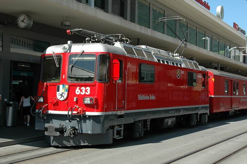 Die vorbildlich gepflegte Ge 4/4 II Nr. 633 'Zuoz' der Rhtischen Bahn am 26.6.2008 in Chur