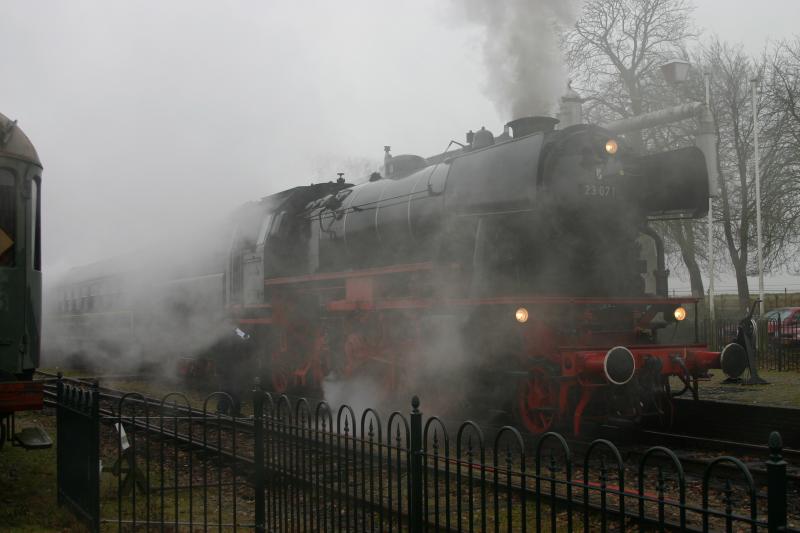 Die VSM 23 071 ist am 11-12-2004 im Beekbergen/nl.