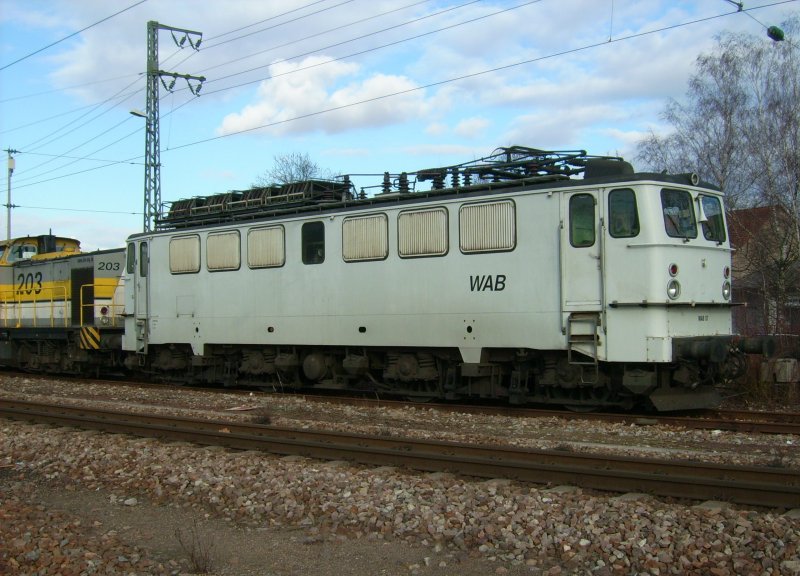 Die WAB E-Lok ex142118 am 11.2.09 abgestellt in Rastatt