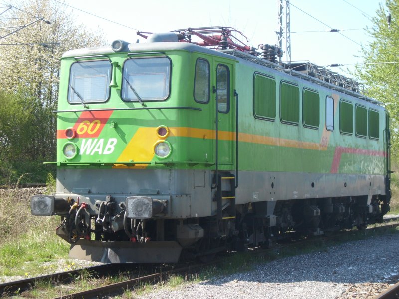 Die WAB-Lok 60 (142 128) steht am 03.05.2008 in Klementelvitz.