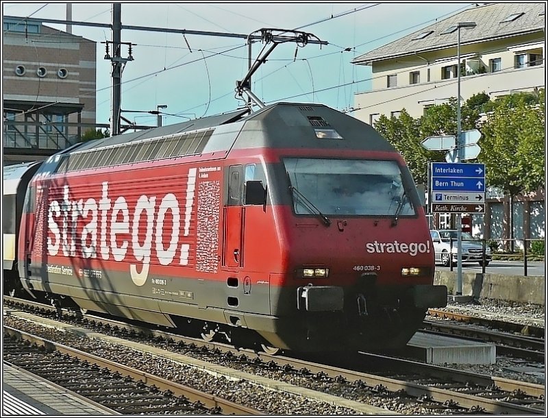 Die Werbelok 460 038-3  Stratego!  fotografiert am 29.07.08 beim Verlassen des Bahnhofs von Spiez. (Hans)