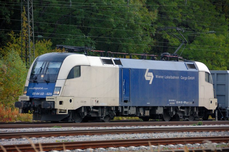 Die wesentlich schnere Lackierungsvariante fr eine Dispolok. ES 64 U2-020 der  Wiener Lokalbahnen Cargo GmbH  im obligatorischen dunkelblau-creme. (Neuoffingen, 2. Oktober 2008).
