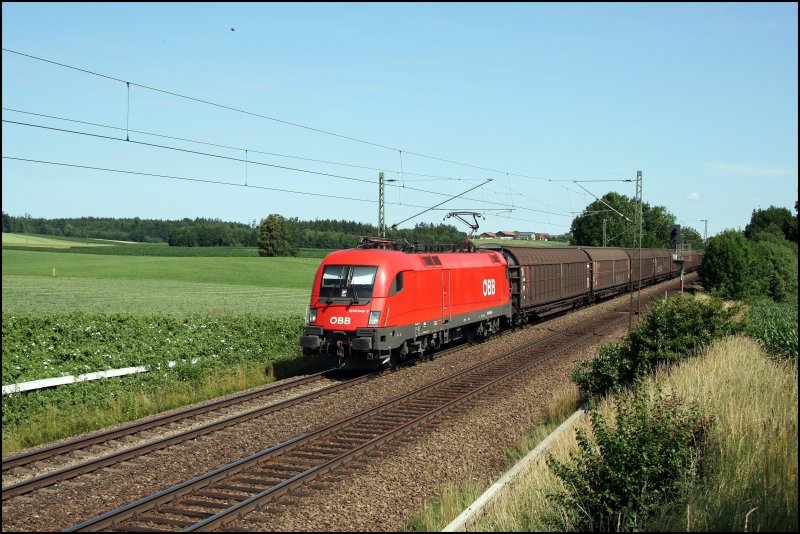 Die Wiener 1016 046 bringt am 24.06.2007 bei Hilperting den 44815 von Mnchen Nord Rbf nach Salzburg Gnigel.